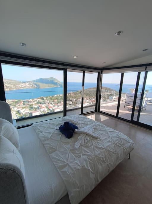Sea View Heathed Pool Villa Kalkan